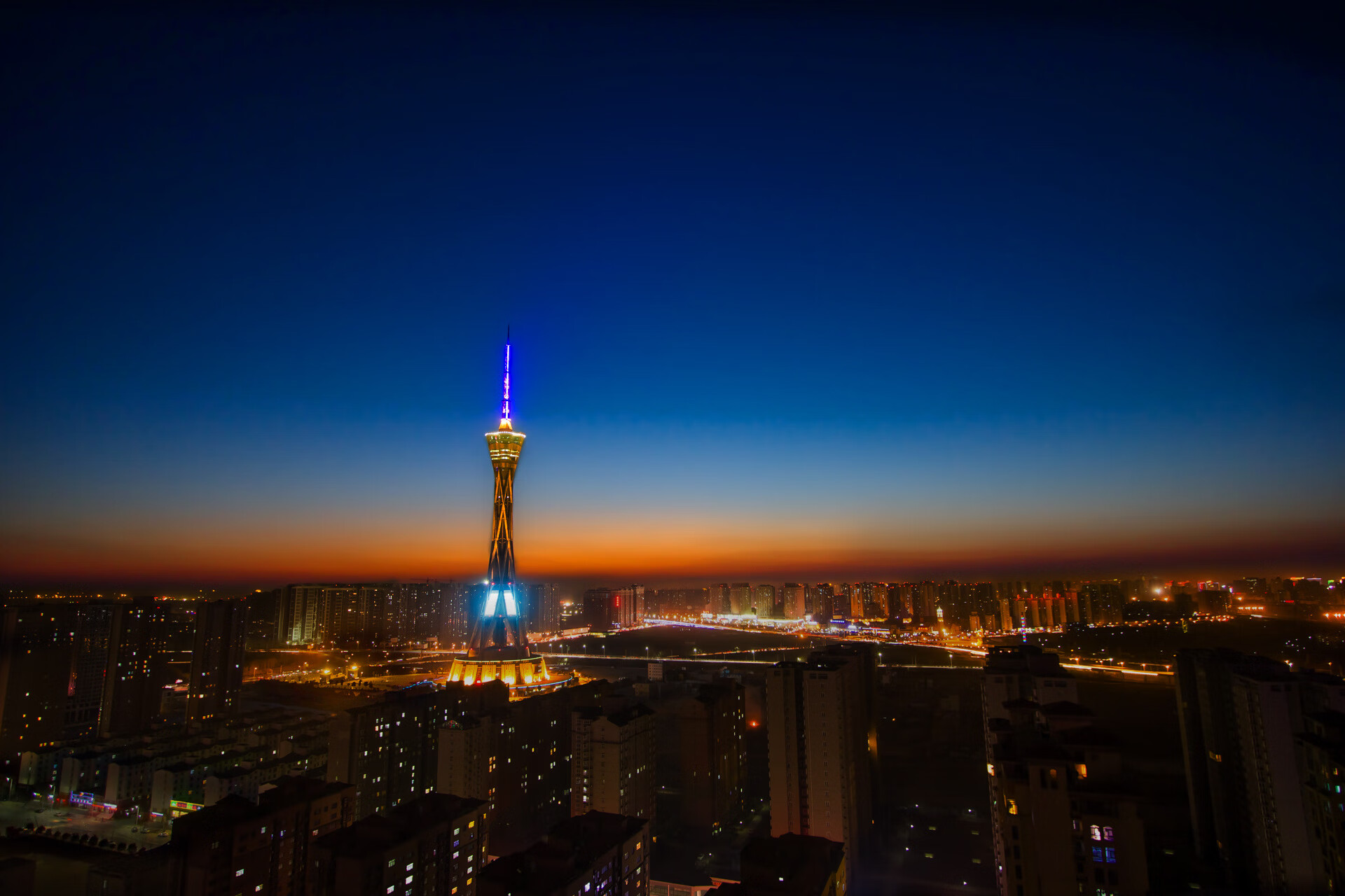 光明记忆“未来之战”线上公会大战火爆燃烧，游戏未来之光