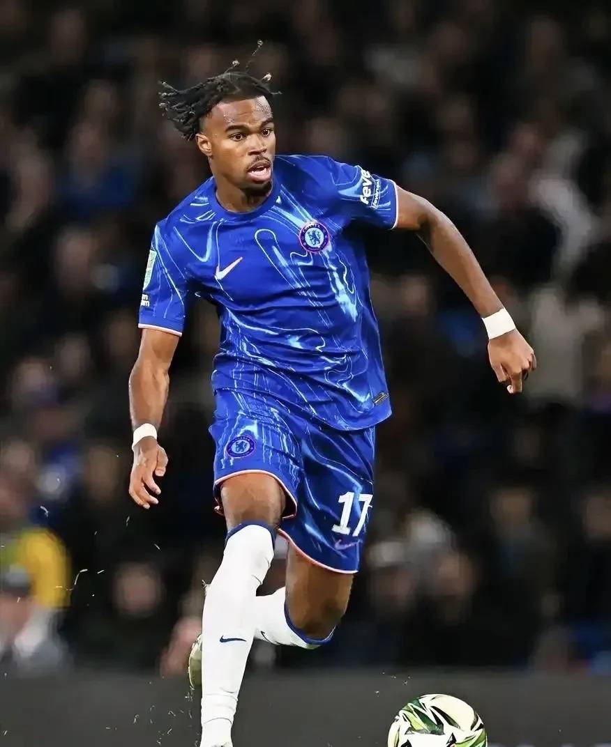 社交媒体的影响：意甲球员的在线表现的简单介绍